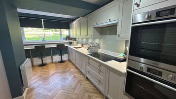 Cookware/dishes/utensils