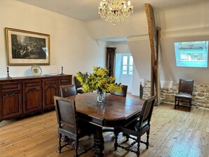 Dining - Vrbo Property (Casson)