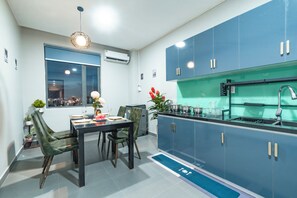 Deluxe Penthouse, 2 Bedrooms, Sea View | Private kitchen - LAMER HOTEL (Ngu Hanh Son)