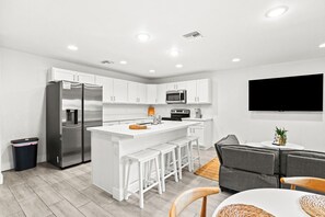 Fridge, microwave, oven, stovetop - Bright & Spacious 3BR | Close to Beaches (West Palm Beach)