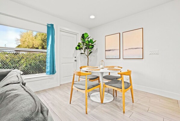 Dining - Bright & Spacious 3BR | Close to Beaches (West Palm Beach)