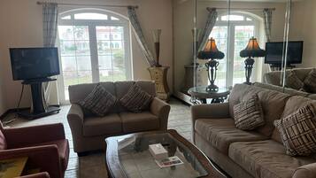 Villa, 2 Bedrooms, Balcony, Garden View | In-room dining