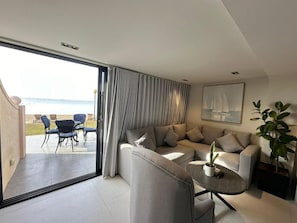 Habitación doble superior, balcón, vistas al mar | Zona de estar