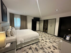 In-room safe, iron/ironing board - Sunset Beach Resort For Entertainment (Al Khobar)