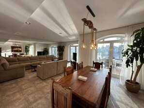 Villa, 2 Bedrooms, Balcony, Garden View | In-room dining