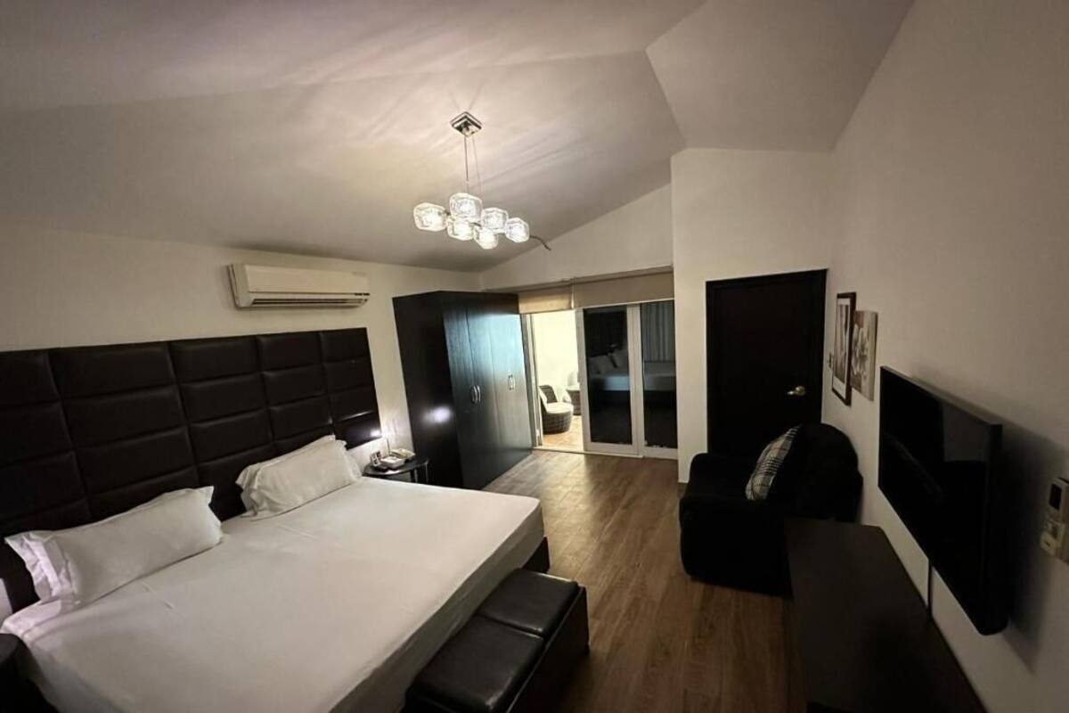 Dúplex familiar, balcón, vista al mar | Caja de seguridad en la habitación y tabla de planchar con plancha