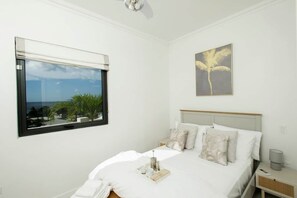 4 bedrooms, in-room safe, iron/ironing board, WiFi - DUNNDREAMIN BARBADOS (Saint James)