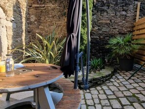 تناول الطعام بالخارج