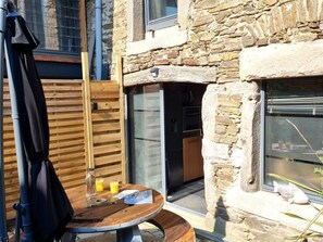 Outdoor dining - Renovated studio in a tranquil setting - 2 guests (Tartaras)