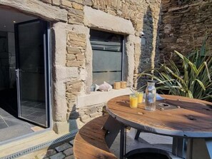 Outdoor dining - Renovated studio in a tranquil setting - 2 guests (Tartaras)