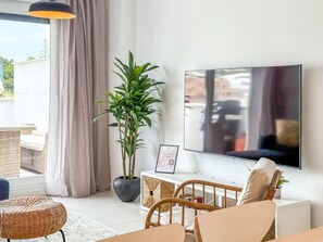 TV - Bright apartment, sea view - 4 guests (Estepona)