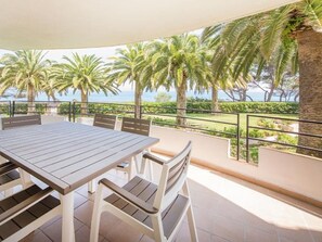 Outdoor dining - Ground floor family apartment in Miami Playa, near the sea (Miami Playa)