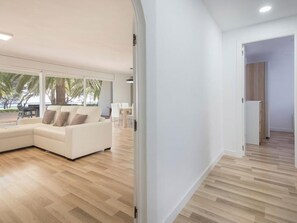 TV - Ground floor family apartment in Miami Playa, near the sea (Miami Playa)