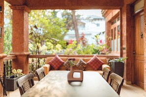 Kamar Deluks, pemandangan kebun | Tempat makan