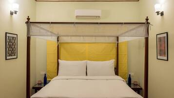 Junior Suite, Garden View | Desk, iron/ironing board, free WiFi
