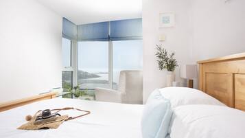Iron/ironing board, Internet, bed sheets