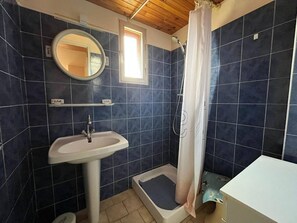 Bathroom - Apartment with private parking - 4 guests (Fleury-Saint-Pierre-la-Mer)