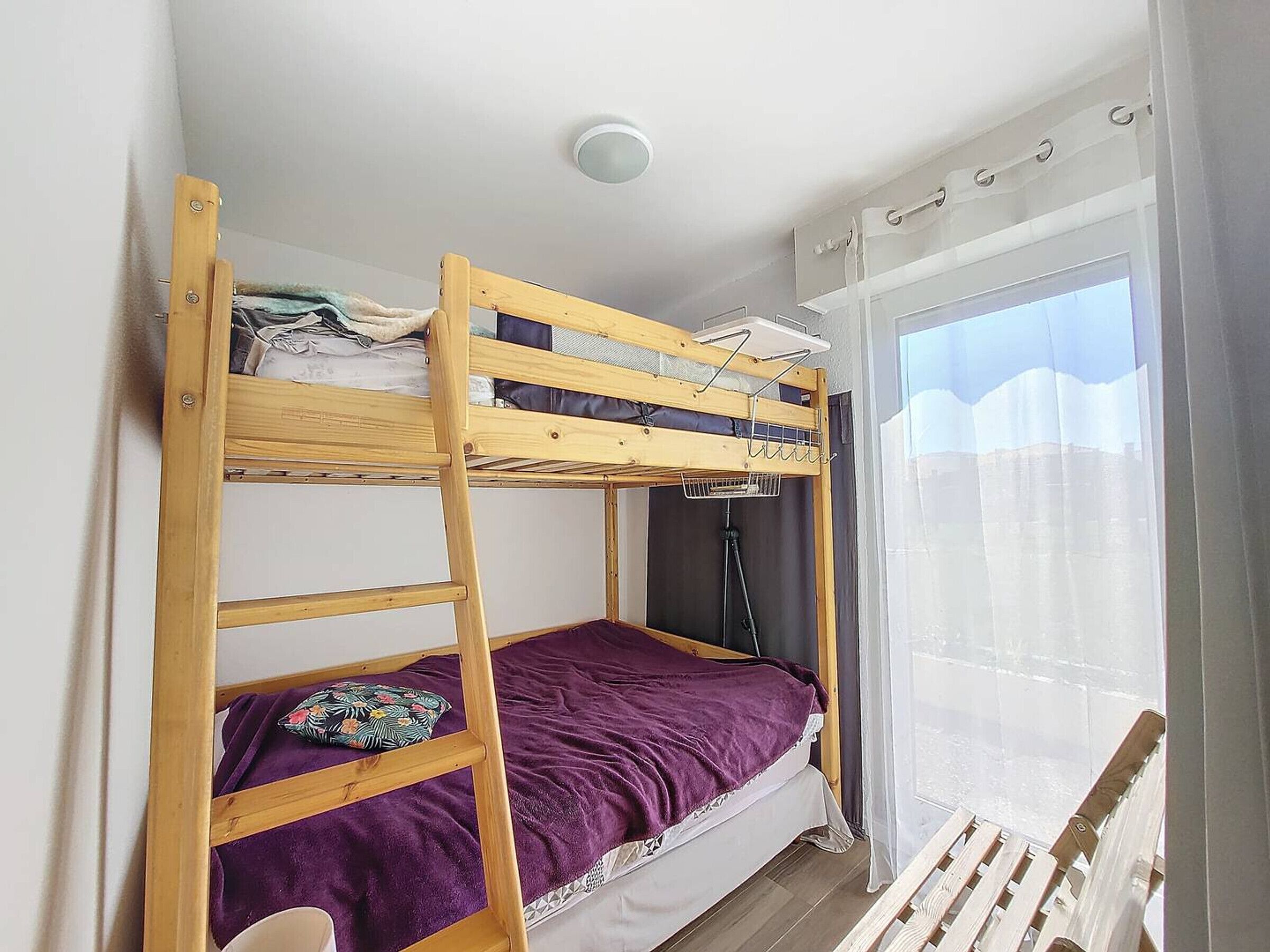 Apartment With Parking - 4 Guests, Garden View - Messanges