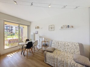 Living area - Apartment with parking - 4 guests, garden view (Vieux-Boucau-les-Bains)
