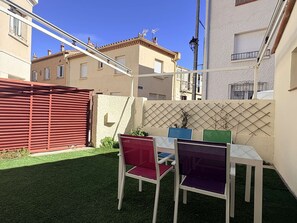 Outdoor dining - Family house, air-conditioned - 6 guests (Banyuls-sur-Mer)
