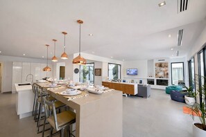 Villa, 4 hálószobával, privát medence, kilátással a kertre | Étkező