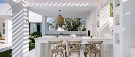 Villa, 4 Schlafzimmer, eigener Pool, Gartenblick | Esszimmer
