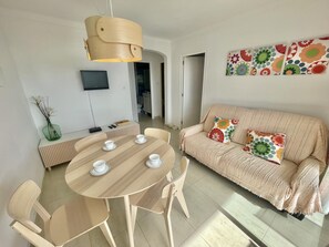 TV - Canyelles Apartment: Private Parking, BBQ, Terrace, Near Beach (Roses)