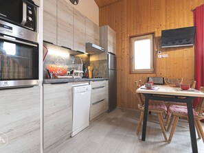 Fridge, microwave, dishwasher - Apartment with pets, mountain view - 6 guests (Aussois)