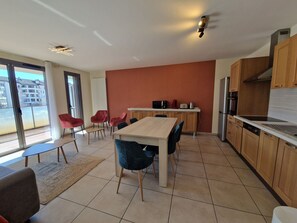 Fridge, microwave, dishwasher - Central apartment with parking - 6 guests (Annecy)