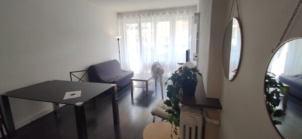 Interior - 50 meters from the beach and the Promenade des Anglais. (Nice)