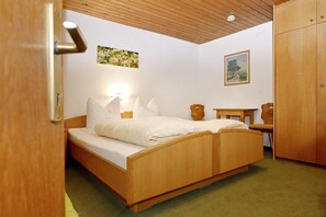 2 bedrooms, WiFi, bed sheets