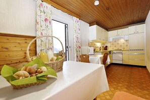 Kühlschrank, Mikrowelle, Geschirrspüler