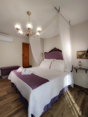 Breathe, Unwind, and Feel at Aromas de Siempre