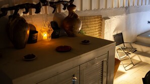 A room with a wooden counter, a chair, and a small table with decorative items. - 'Casa Da Viajante' with Private Pool, Wi-Fi and Air Conditioning (Fronteira)