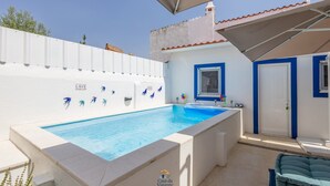 A swimming pool with a white wall, blue trim, and decorative butterfly tiles. - 'Casa Da Viajante' with Private Pool, Wi-Fi and Air Conditioning (Fronteira)