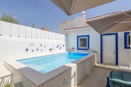 Pool. 'Casa Da Viajante' with Private Pool, Wi-Fi and Air Conditioning