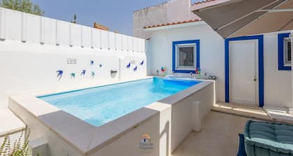 'Casa Da Viajante' with Private Pool, Wi-Fi and Air Conditioning