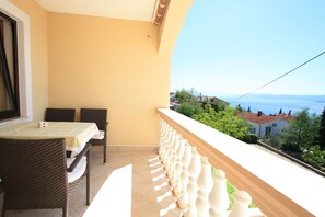 Outdoor dining - Vrbo Property (Dramalj)