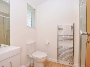 Shower - 3 Faraway Fields (Liskeard)
