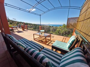 Terrace/patio - Charming villa with unique panorama (Ifraden)