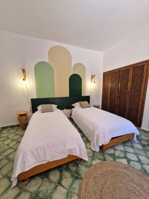 5 bedrooms, WiFi, bed sheets