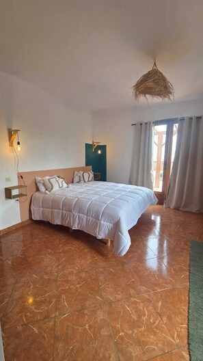 5 bedrooms, WiFi, bed sheets