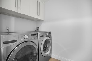 奢华独立别墅, 多张床, 使用泳池, 山景 (Laurel Ridge) | 洗衣