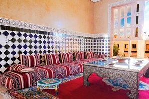 Interior - Riad Dar Mima Hnina - Private haven of peace, 2 pools, 10 minutes from the airport (Marrakech)