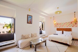 Iron/ironing board, travel crib, free WiFi, bed sheets - Riad Dar Mima Hnina - Private haven of peace, 2 pools, 10 minutes from the airport (Marrakech)