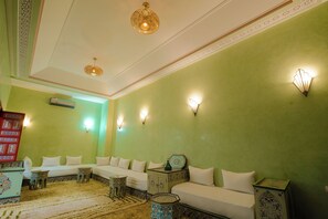 Interior - Riad Dar Mima Hnina - Private haven of peace, 2 pools, 10 minutes from the airport (Marrakech)