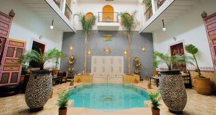 Riad Dar Mima Hnina - Havre de Paix Privé, 2 Piscines, 10 minutes de l'aéroport