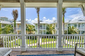 Property grounds - 🏖️New Smyrna Marina Villa 13 🚤 Pool, Tiki Bar & Dining, Prime NSB Location (New Smyrna Beach)