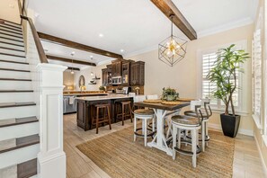 Dining - 🏖️New Smyrna Marina Villa 13 🚤 Pool, Tiki Bar & Dining, Prime NSB Location (New Smyrna Beach)