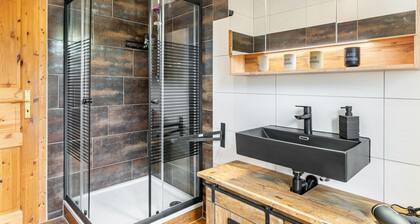 Apartment in 'Herrenhaus Auerbach oberen Teils' – Pool, Terrasse, Garten & WLAN